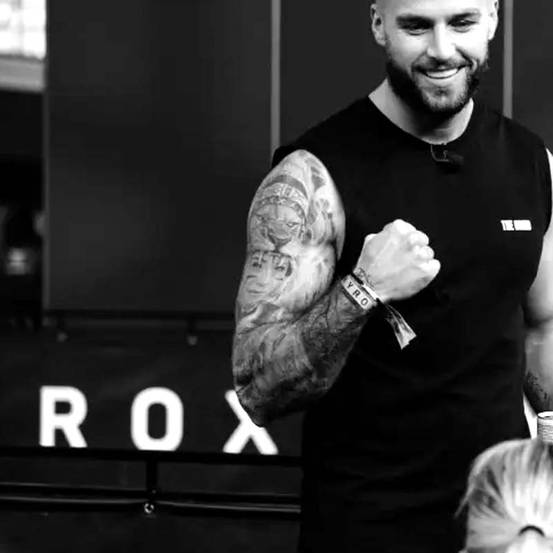 Athlete mid-set